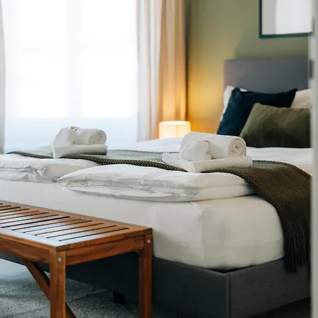 Grand Host Central Suite 1 -120 Sqm Free Parking & Near Congress Centre