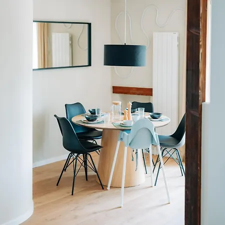 Grand Host Central Suite 1 -120 Sqm Free Parking & Near Congress Centre Apartmán *