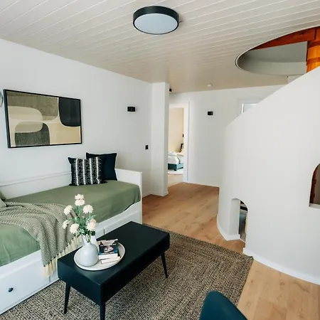 Grand Host Central Suite 1 -120 Sqm Free Parking & Near Congress Centre