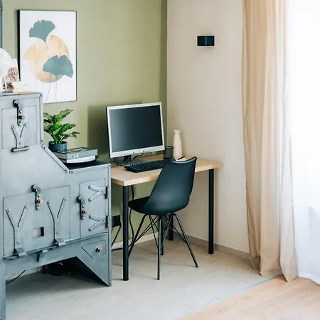 Grand Host Central Suite 1 -120 Sqm Free Parking & Near Congress Centre