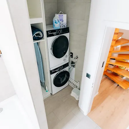 Grand Host Central Suite 1 -120 Sqm Free Parking & Near Congress Centre Apartmán *