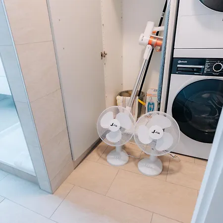 Grand Host Central Suite 1 -120 Sqm Free Parking & Near Congress Centre *